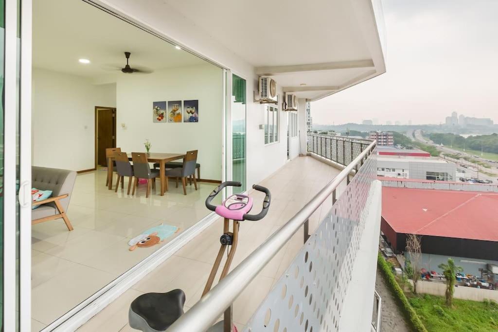 Apartemen Homestay Grandview 360 *